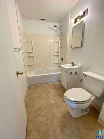 310 N Van Eps Ave Avenue, Sioux Falls, SD 57103