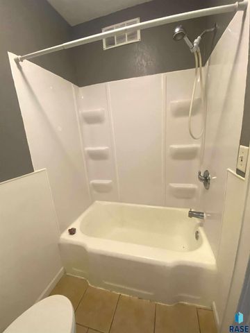 310 N Van Eps Ave Avenue, Sioux Falls, SD 57103