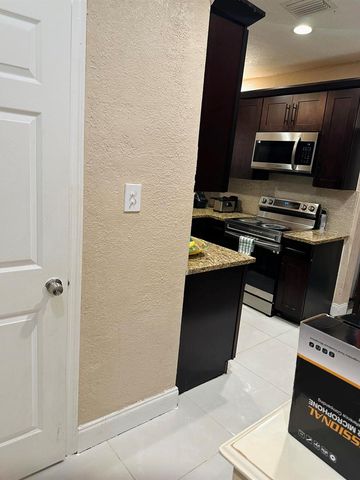 833 Briggs Street Street, West Palm Beach, FL 33405