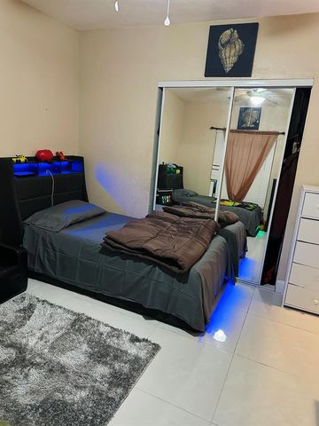 833 Briggs Street Street, West Palm Beach, FL 33405