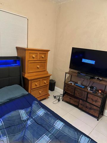 833 Briggs Street Street, West Palm Beach, FL 33405