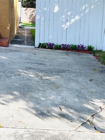 833 Briggs Street Street, West Palm Beach, FL 33405