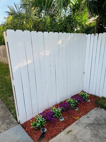 833 Briggs Street Street, West Palm Beach, FL 33405