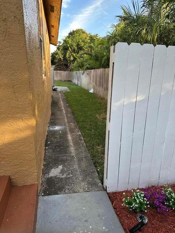 833 Briggs Street Street, West Palm Beach, FL 33405