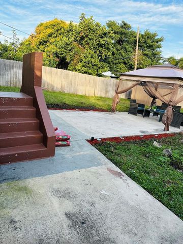 833 Briggs Street Street, West Palm Beach, FL 33405