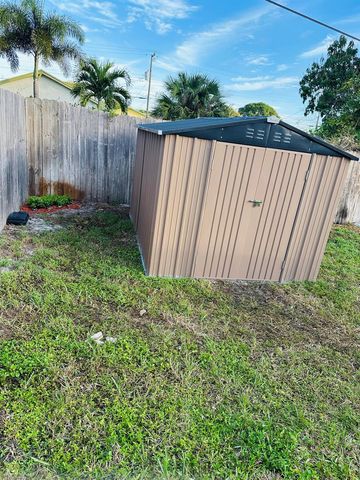 833 Briggs Street Street, West Palm Beach, FL 33405