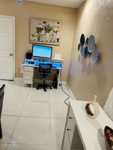 833 Briggs Street Street, West Palm Beach, FL 33405