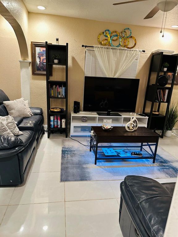 833 Briggs Street Street, West Palm Beach, FL 33405