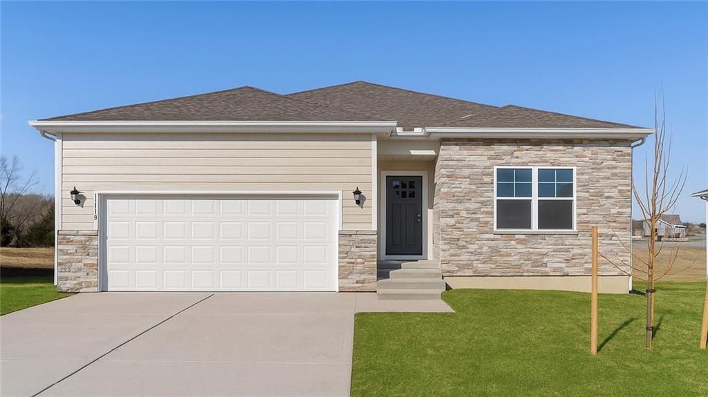 200 Lake Meadows Drive, Smithville, MO 64089