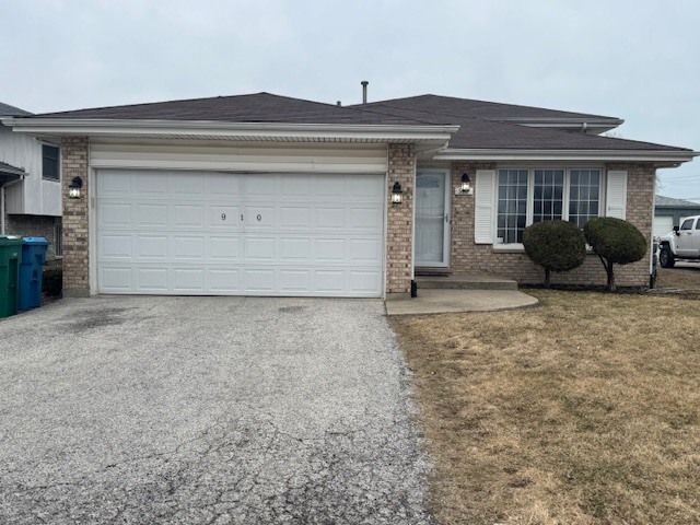 910 E 152nd Place, Phoenix, IL 60426