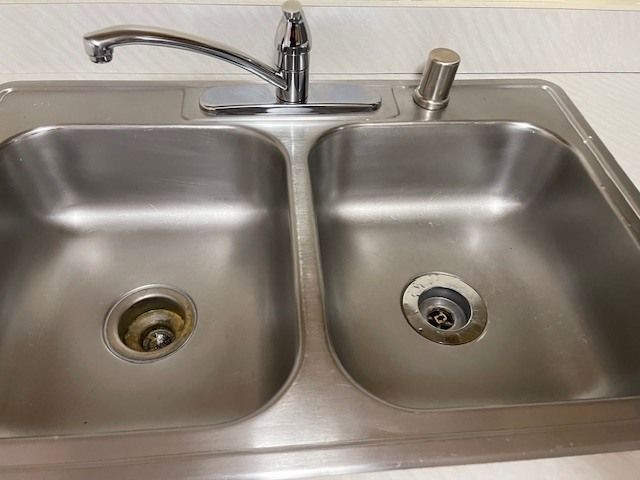 910 E 152nd Place, Phoenix, IL 60426