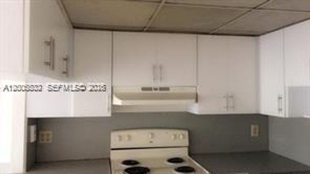 8290 Lake Drive 412, Doral, FL 33166