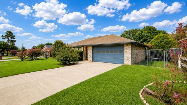 1350 26th Street NE, Paris, TX 75460