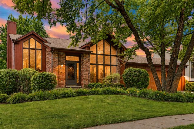 1219 Golf View Drive, Woodridge, IL 60517