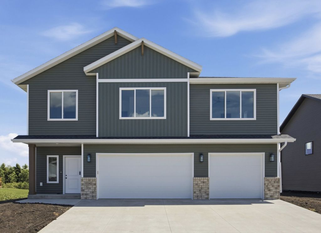10342 Burgundy Drive, Horace, ND 58047