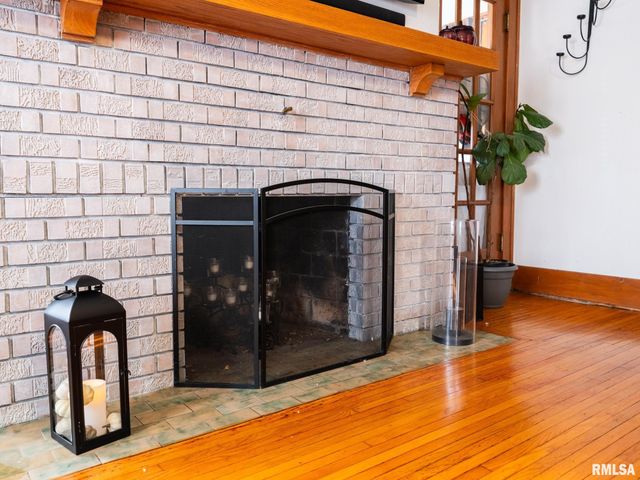 201 E GIFT Avenue, Peoria, IL 61603