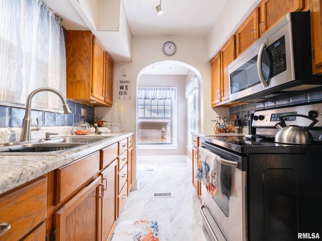 201 E GIFT Avenue, Peoria, IL 61603