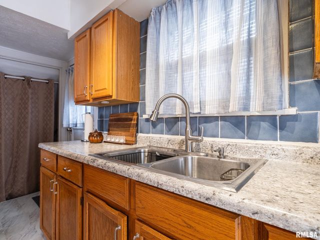 201 E GIFT Avenue, Peoria, IL 61603