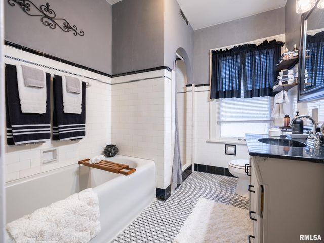 201 E GIFT Avenue, Peoria, IL 61603