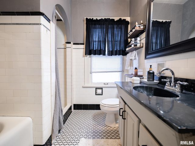 201 E GIFT Avenue, Peoria, IL 61603