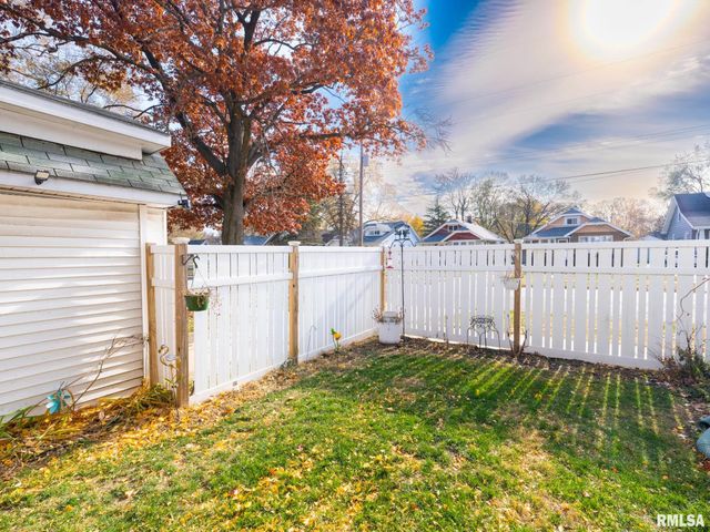 201 E GIFT Avenue, Peoria, IL 61603