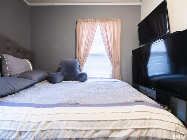 201 E GIFT Avenue, Peoria, IL 61603