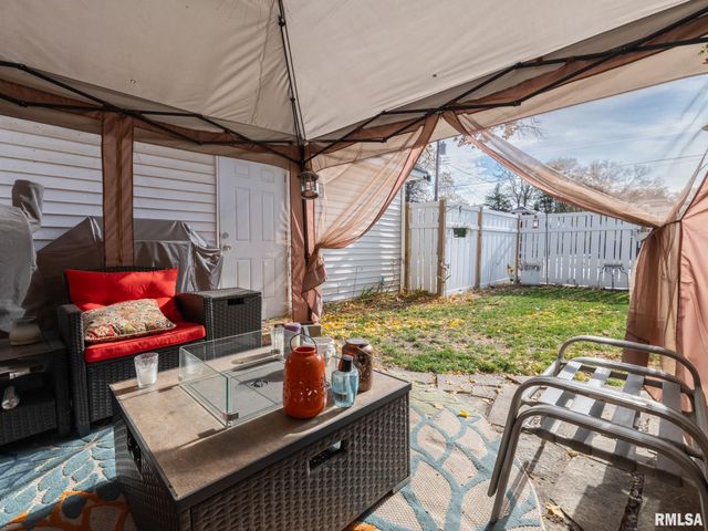 201 E GIFT Avenue, Peoria, IL 61603