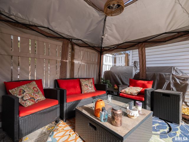 201 E GIFT Avenue, Peoria, IL 61603