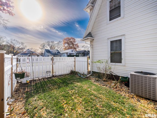 201 E GIFT Avenue, Peoria, IL 61603