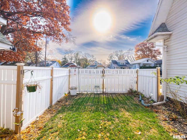 201 E GIFT Avenue, Peoria, IL 61603