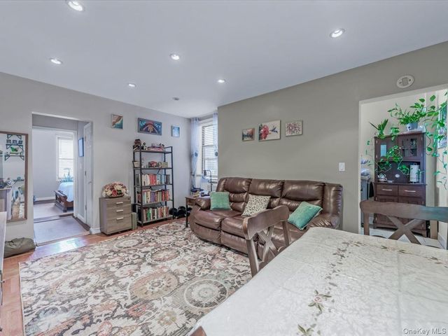 9524 Fort Hamilton Parkway 301, Brooklyn, NY 11209