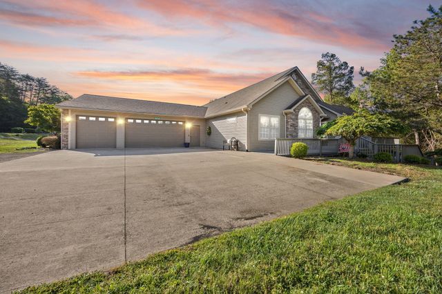 512 W Canterbury Drive, Bronston, KY 42518