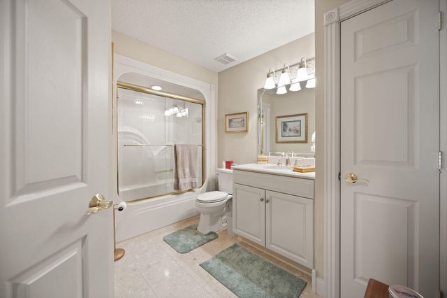 512 W Canterbury Drive, Bronston, KY 42518