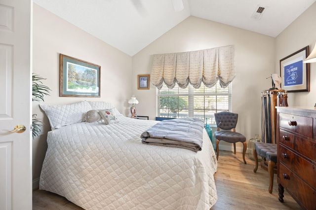 512 W Canterbury Drive, Bronston, KY 42518