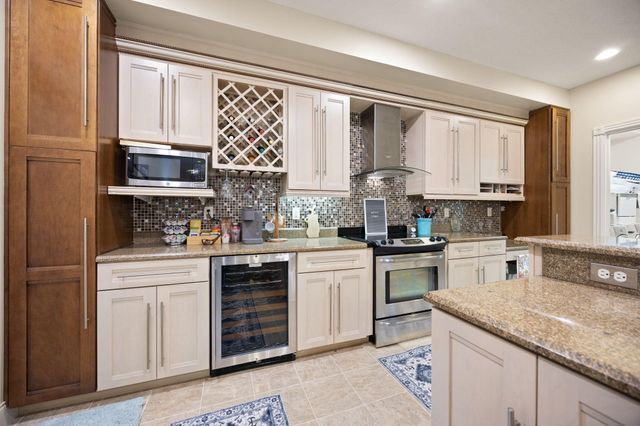 512 W Canterbury Drive, Bronston, KY 42518