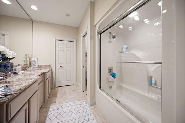 512 W Canterbury Drive, Bronston, KY 42518
