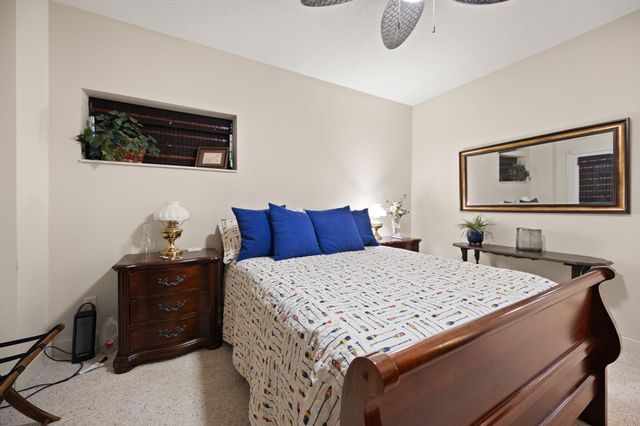 512 W Canterbury Drive, Bronston, KY 42518