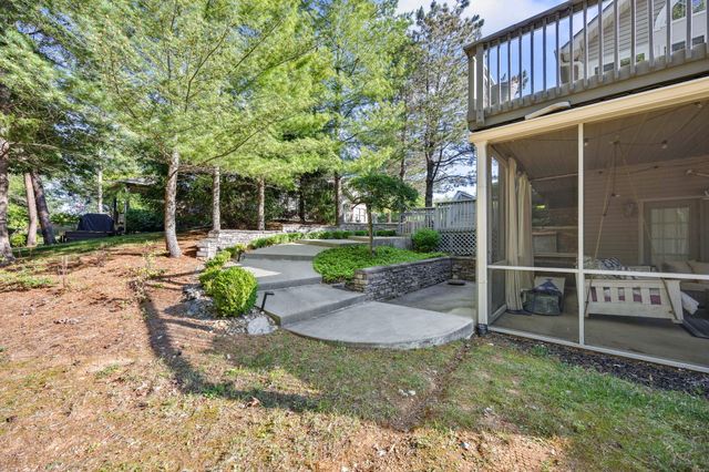 512 W Canterbury Drive, Bronston, KY 42518