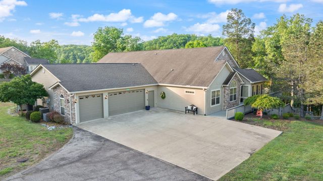 512 W Canterbury Drive, Bronston, KY 42518