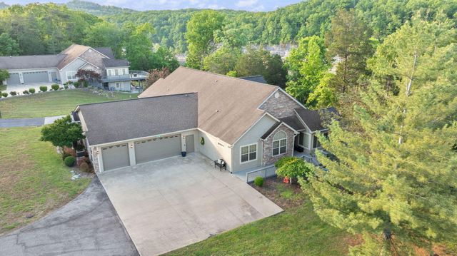 512 W Canterbury Drive, Bronston, KY 42518