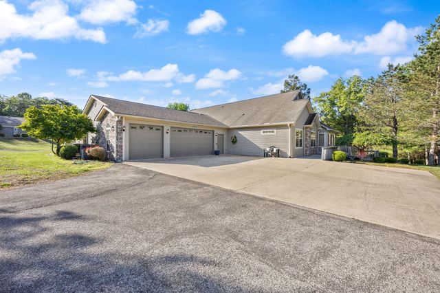 512 W Canterbury Drive, Bronston, KY 42518