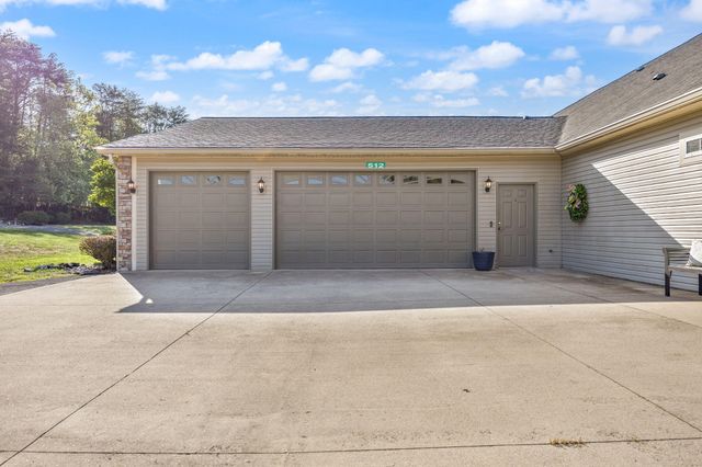 512 W Canterbury Drive, Bronston, KY 42518