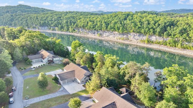 512 W Canterbury Drive, Bronston, KY 42518