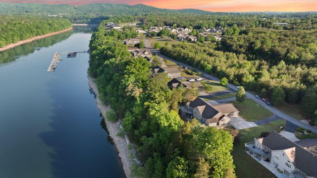 512 W Canterbury Drive, Bronston, KY 42518