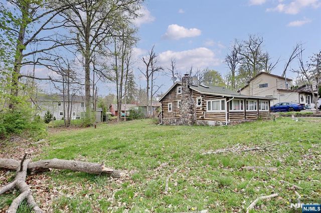 10 Echo Lane, West Milford, NJ 07480