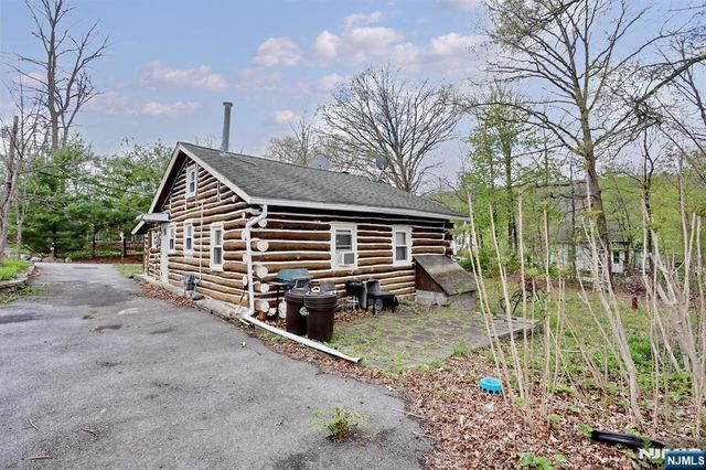 10 Echo Lane, West Milford, NJ 07480