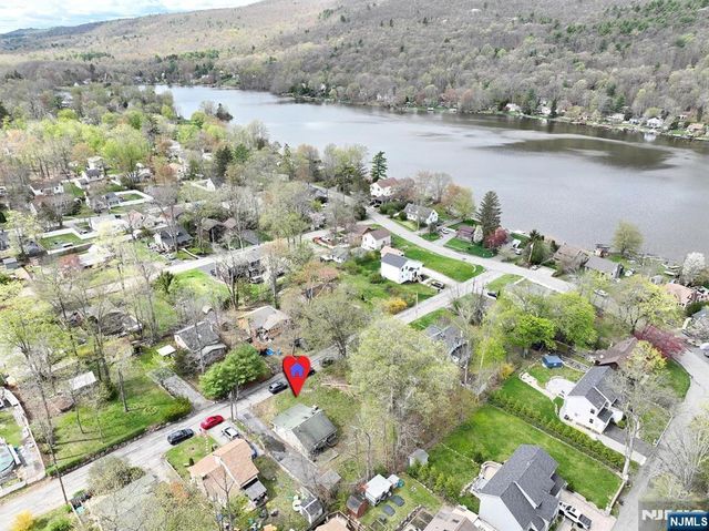 10 Echo Lane, West Milford, NJ 07480