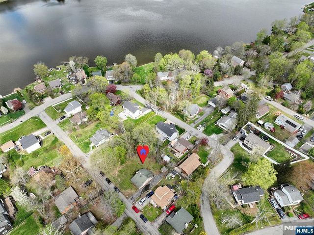 10 Echo Lane, West Milford, NJ 07480