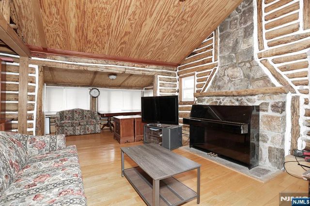 10 Echo Lane, West Milford, NJ 07480