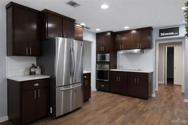 703 S Border Avenue, Weslaco, TX 78596